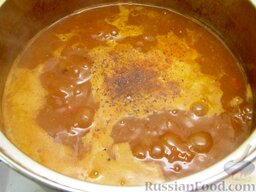 Говяжий суп с черной фасолью и перцем: Добавляем красный и черный перец. Выключаем.