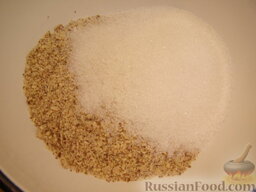 Миндальное печенье по ГОСТу: Добавить сахар, размешать. Я сахара добавляла меньше, чем в рецепте (очень уж оно сладкое).