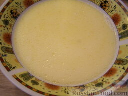 Рыбный суп "Финские мотивы": К толченному картофелю добавить сливки и немного бульона. Перемешать.