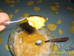 Ньокки из тыквы и картофеля: Но не должно быть жидким. Если вы наберете его в ложку и перевернете, тесто не должно соскользнуть вниз.