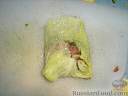 Голубцы из савойской капусты с мясо-грибной начинкой: На лист выкладываем начинку.