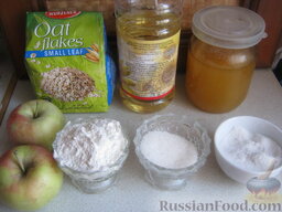 Оладьи из овсяной каши с яблоками: Продукты для овсяных оладий перед вами.