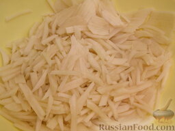 Салат "Картофель по-корейски": Как приготовить картофель по-корейски:    Картофель очистить, вымыть, нарезать тонкими брусочками (лучше резать специальной шинковкой).