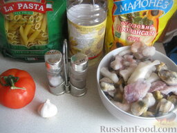 Паста постная с морепродуктами: Ингредиенты для пасты с морепродуктами перед вами.    Заранее разморозить морепродукты.