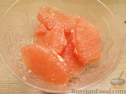 Салат из мидий с грейпфрутом и брынзой: Как приготовить салат с мидиями:    Грейпфрут очистить от кожуры и пленок.
