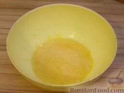 "Дважды приготовленные" сладкие клецки: Как приготовить клецки сладкие:    Сахар и яйца смешиваем.