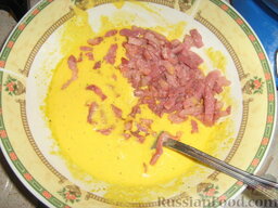 Паста (букатини) алла Карбонара: Добавляем сырокопченый бекон, порезанный кубиками, обжаренный на непригораемой сковороде без масла.