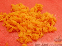 Салат из моркови и маринованных  грибов: Как приготовить салат с грибами и морковью:    Морковь вымыть. Отварить в кожуре 30 минут. Очистить и натереть на крупной терке.