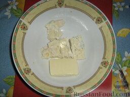 Паста с голубым сыром горгонзола и орехами: Как приготовить пасту с сыром и орехами:    В миску помещаем сыр и масло, порезанные кусками.