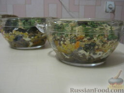 Салат «Анастасия» с морковью, грибами и орехами: Салат с грибами, морковью и орехами готов. Дать ему настояться в холодильнике 1-2 часа.