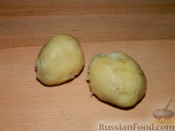 Картофельный салат с шампиньонами "Бурлеск": Как приготовить салат картофельный с грибами:    Картофель отварить в мундире 25 минут в подсоленной воде, остудить, очистить.