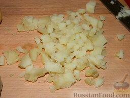 Картофельный салат с шампиньонами "Бурлеск": Мелко нарезать.