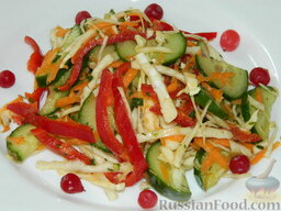 Салат из капусты и овощей "Красотка": Салат из капусты с овощами готов. Приятного аппетита!