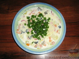 Холодный суп с кефиром: Холодный суп на кефире готов. Приятного аппетита!