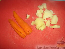 Холодный суп с кефиром: Отвариваем картошку и моркошку 