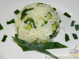 Салат "Кальмаровый дар": Готовый салат из кальмаров с рисом и огурцами. Приятного аппетита!