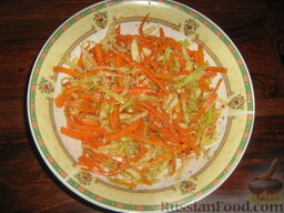Лаваш с мясом и салатом по-корейски: Салат из моркови и капусты по-корейски готовим сами (рецепт - по ссылке в продуктах) или используем покупной.