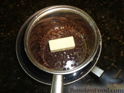 Шоколадное пирожное "Лава" (Chocolate Lava cake): Как приготовить шоколадные пирожные:    Ставим водяную баню на средний огонь с шоколадом и маслом. И помешиваем до полного растворения. Снимаем с огня.