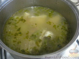 Суп рисовый из говядины с горошком: Добавить зелень. Рисовый суп с говядиной и горошком готов.