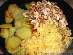 Картофель "Дипломат": Оставшиеся кружочки картофеля перемешать с сыром и грибами. Посолить и поперчить по вкусу.