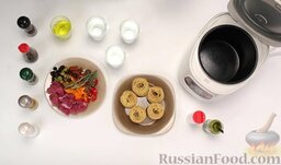 Феттучини со свининой и овощами (в мультиварке): Как приготовить феттучини с мясом и овощами:    Нарезать небольшими кусочками свинину, нарезать острый и сладкий перец, зеленые и темные оливки, вяленые помидоры.