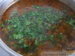 Рисовый суп с мясом: Выключить суп и добавить зелень. Рисовый суп с мясом готов.