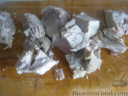 Рисовый суп с мясом: Вынуть мясо и порезать на кусочки.