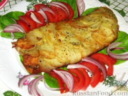 Рыба в картофельной чешуе: К рыбе с картофелем можно приготовить салат из свежих помидоров.  Приятного аппетита!