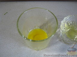 Гоголь-моголь: Как приготовить гоголь-моголь:    Отделить белок от желтка.