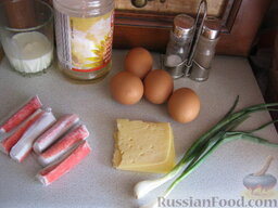 Омлет с крабовыми палочками и сыром: Продукты для омлета с крабовыми палочками и сыром перед вами.