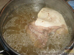 Салат с языком, опятами и овощами по-корейски: Получается неплохой бульон, который можно использовать для приготовления супов.