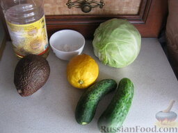 Салат из авокадо и молодой капусты: Продукты для салата с авокадо и огурцом перед вами.