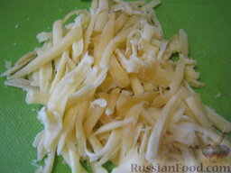 Запеканка из макарон, сыра и куриной печени: Натереть на крупной терке твердый сыр.