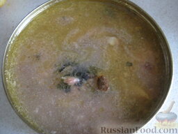Суп из консервированной рыбы с горошком: Открыть баночку консервированной рыбы.