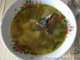 Суп из консервированной рыбы с горошком: Суп с консервированной рыбой и горошком готов. В готовый суп добавить по вкусу зелень.  Приятного аппетита!