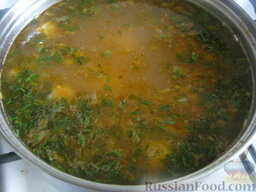 Суп с цветной капустой (брокколи) и вермишелью: Перед тем, как снять суп с огня добавить мелко нарезанную зелень и лавровый лист (по желанию).