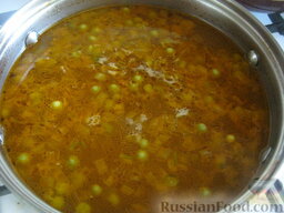 Суп с цветной капустой (брокколи) и вермишелью: Выложить зажарку в суп.
