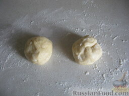 Плацинды с творогом и зеленым луком: Тесто разделить на шарики размером с мандарин.
