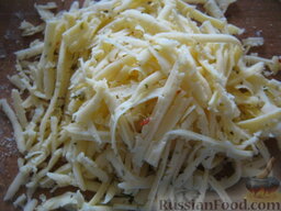 Паста с курицей и грибами под сливочным соусом: Натереть твердый сыр на крупной терке.