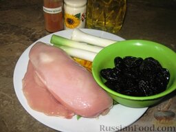 Яния из курицы с черносливом: Продукты для приготовления курицы с черносливом по-македонски.
