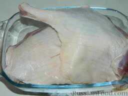 Пекинская утка с изюмом: Как приготовить утку, запеченную в рукаве?    Если у вас целая утка, разделите ее на порционные куски.