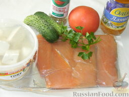 Овощной салат с копченым лососем и сыром: Здесь все, что нам понадобится для приготовления салата с копченым лососем.