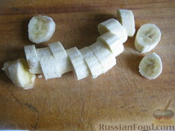 Простой банановый коктейль: Как приготовить банановый коктейль:    Бананы очистить и порезать.