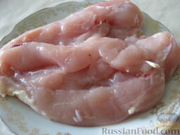 Куриные оладьи с сыром на кефире: Как приготовить куриные оладьи с сыром:    Куриное филе помыть и обсушить.