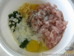 Куриные оладьи с сыром на кефире: Добавить куриные яйца, кефир. Посолить и поперчить.