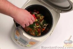 Куриная грудка карри с овощами (в мультиварке): Полить соевым соусом.