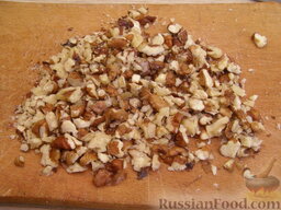 Салат "Мужской завтрак": Орехи мелко порубить.