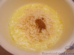 Пикантные лепешки с сыром в микроволновке: В тесто добавить тертый сыр и красный перец. Можно добавить соль, это уж кто как любит.