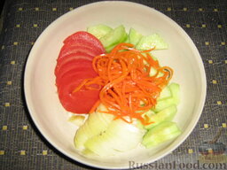 Овощной салат с языком: Добавляем немного морковки по-корейски.