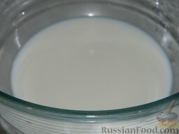 Пышные оладьи на молоке: Как приготовить оладьи на молоке?    В молоко влить столовый или яблочный уксус и дать постоять 5 минут.